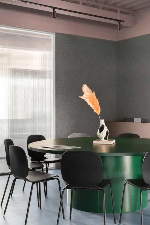 蘇聯建筑風格改造 這間辦公室漂亮得不像地球人建的